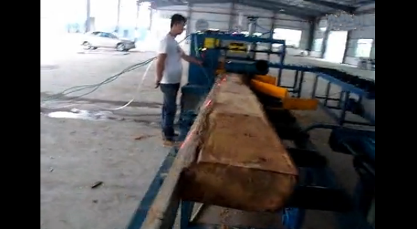 正啟多片鋸中山市全自動(dòng)方木多片鋸客戶加工現(xiàn)場(chǎng)