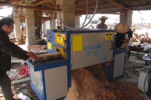 廣西省-東興市-方木加工現(xiàn)場(chǎng)