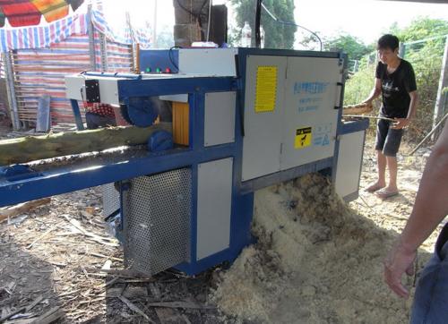 廣西省貴港市八堂鎮(zhèn)-200圓木多片鋸加工現(xiàn)場(chǎng)