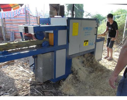 廣西省貴港市八堂鎮-200圓木多片鋸加工現場